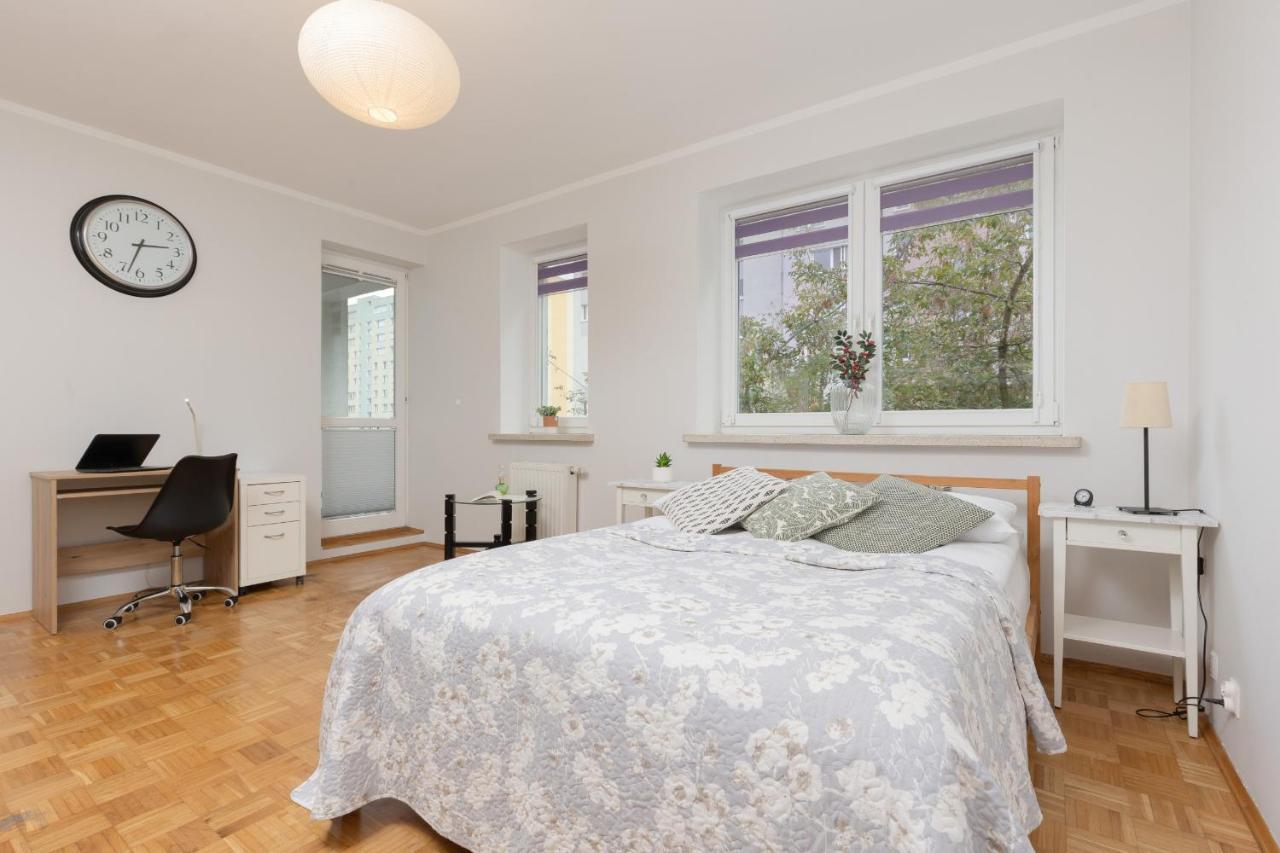 Studio Bielany With Home Office Near Metro Station By Noclegi Renters Warsaw Exterior photo